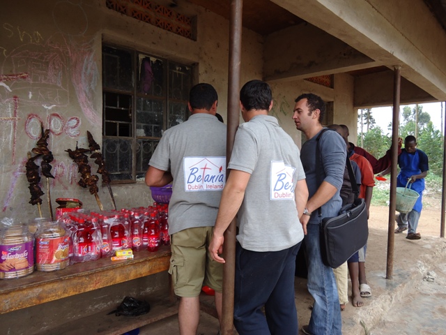 Românii din diasporă construiesc un vis măreţ pentru Uganda