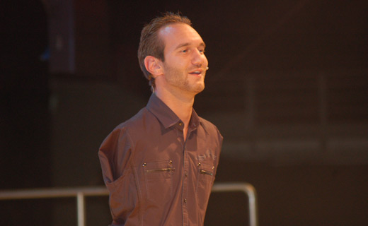 Nick Vujicic explică “de ce este om binecuvântat de Dumnezeu”