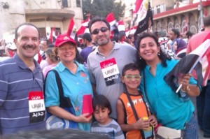 Foto: Atallah Ramez (stânga) ia parte la demonstraţii (christiantoday.com)