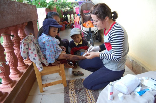 06 Cu crema si alte substante pentru arsura