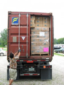 Reportaj: Bibliile uzate pot schimba o biserică