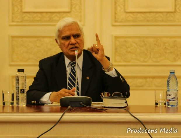 Întâlnire între Ravi Zacharias și reprezentanți ai Parlamentului României