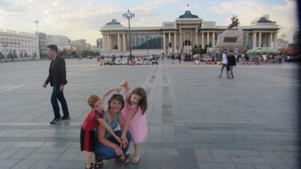 4. Mami, uite cât te iubim!