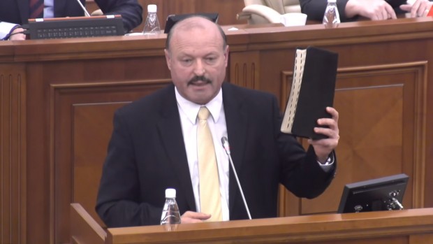 ghiletchi-with-bible