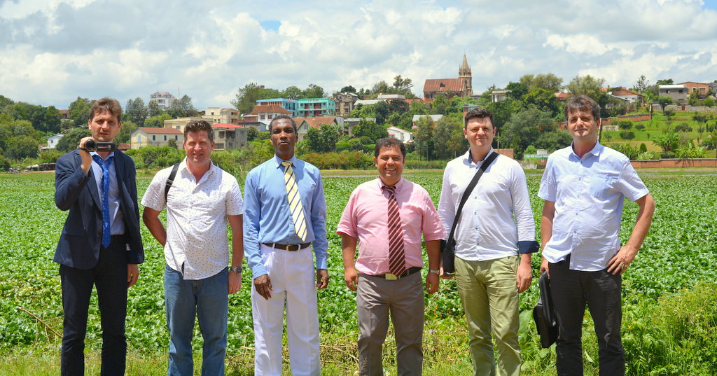  Echipa din România venită în Insula Roșie