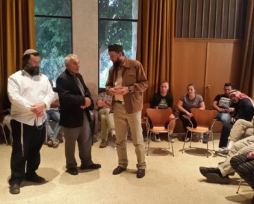 via breakingisraelnews.com