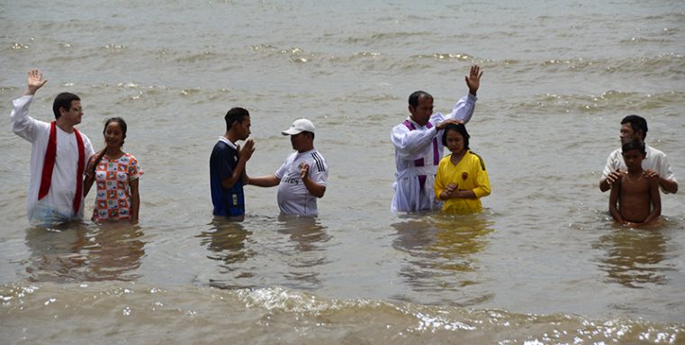 Trezirea din Cambodgia continua cu încă 58 de botezuri