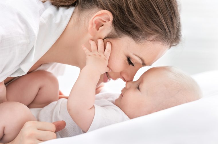 MAMA – mâna care împinge leagănul conduce lumea
