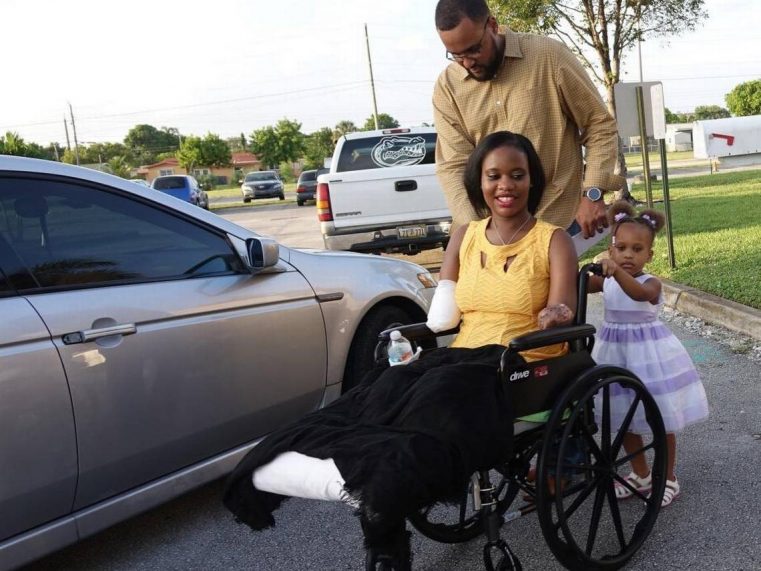 Femeie rămasă fără mâini şi fără picioare: „prin harul lui Dumnezeu pot să trăiesc o viaţă plină de bucurie!”