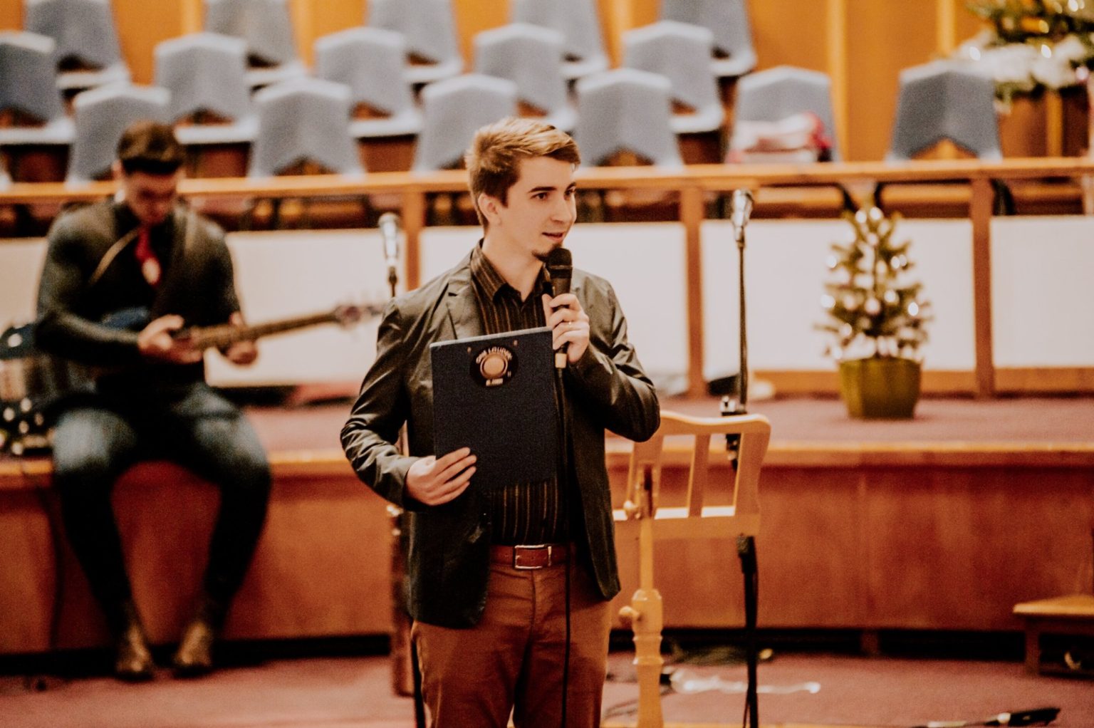 De ce nu practic aşa-numitele „chemări la altar” / „chemări în faţă” pentru cei nemântuiţi?