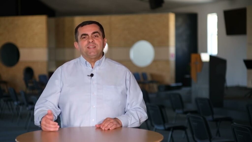 Temeliile României se surpă, ce poate face cel neprihănit?