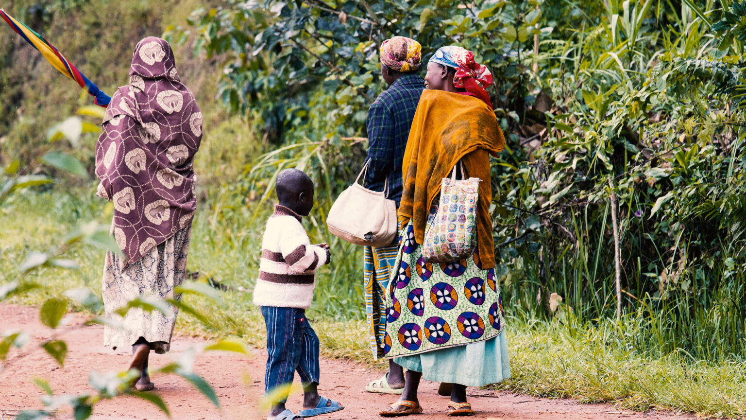 Zeci de copii salvați din mâinile unei grupării teroriste din Uganda