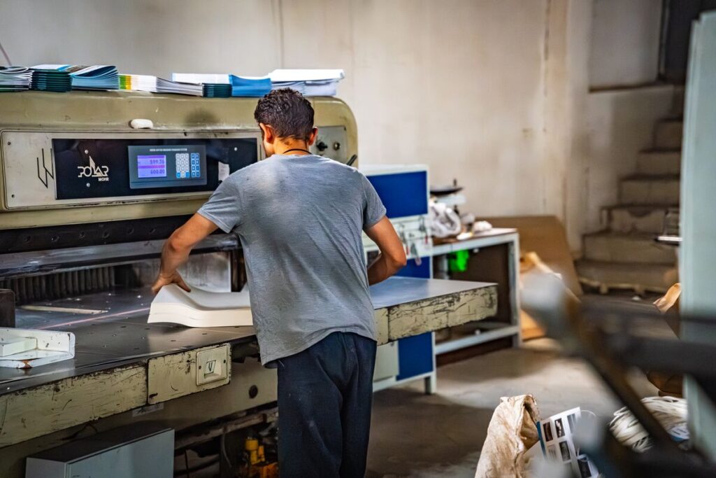 Depozitul secret din care Bibliile sunt introduse ilegal în Orientul Mijlociu