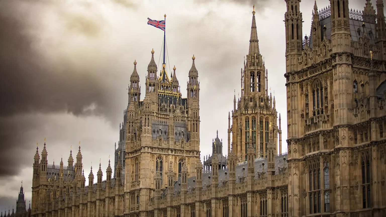 Proiectul privind sinuciderea asistată, contestat intens după adoptarea în Camera Comunelor